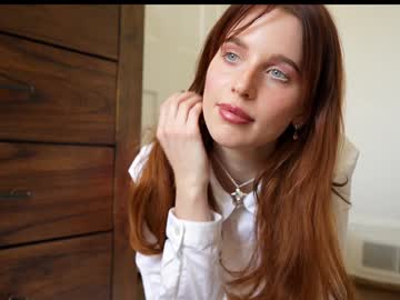 girl
        ellaa91 cam image #6468793