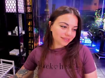 girl
        alma_pearl cam image #1788915