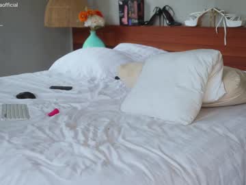 girl
        emilia98xxx cam image #2433624