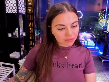 girl
        alma_pearl cam image #1789097