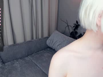 girl
        silvergloss cam image #2596092