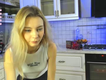 girl
        roseholloway cam image #3036640