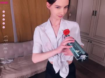 girl
        happiness_call cam image #1268557