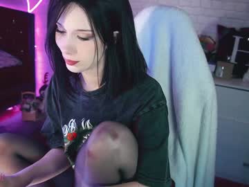 girl
        uindi cam image #4039631