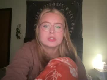 girl
        sarahmartin420 cam image #1864279