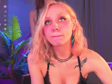 girl
        nikkisilk cam image #6506914
