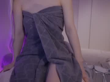 girl
        alice_kosmos cam image #1219175
