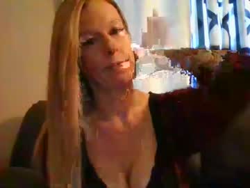 girl
        eyecandymilf cam image #1133259