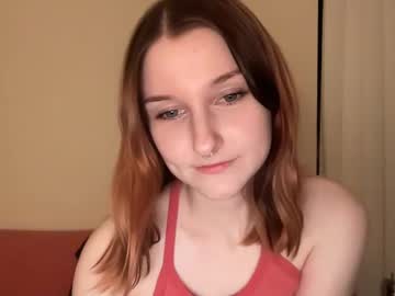 girl
        tinytittytia cam image #4582452