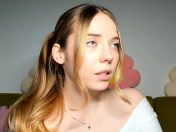 girl
        thisisamelia cam image #4895432