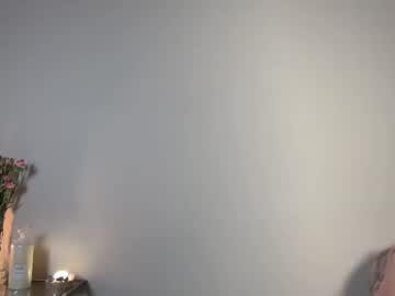 girl
        julia_rle cam image #6764345