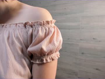 girl
        charmingasever cam image #2481297