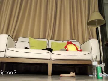 girl
        yoonipooni cam image #3865607