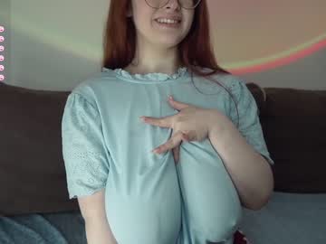girl
        roxxanne_foxy cam image #2343504