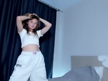 girl
        lucky_dreamer_girl cam image #4722145