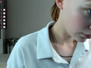 girl
        marianhallsted cam image #5357787