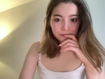 girl
        lilellina cam image #6797528