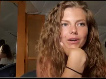 girl
        kosmickate cam image #401356