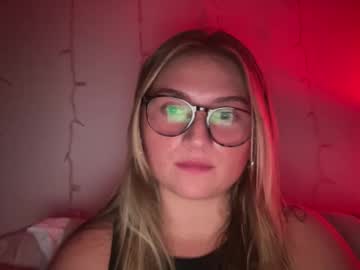 girl
        sophiegrey12 cam image #5838637