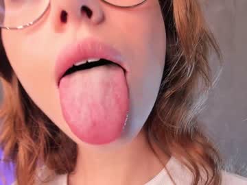girl
        olivia_madyson cam image #2422116