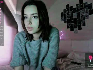 girl
        darling_kira cam image #92764