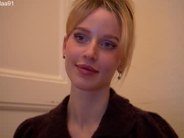 girl
        ellaa91 cam image #3263500