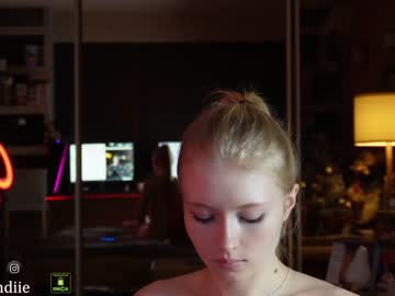 girl
        bestblondiiecb cam image #3143354