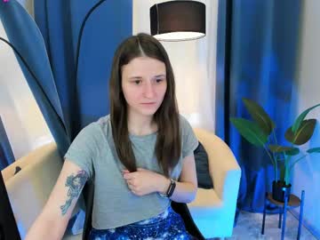 girl
        heartann cam image #6632707