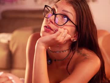 girl
        partymal cam image #4797133