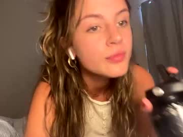 girl
        foxyone01 cam image #3460494