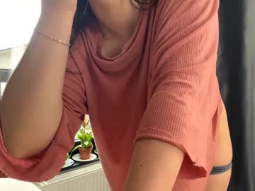 girl
        nyconik cam image #6467599
