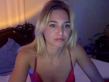 girl
        alexia_______ cam image #3295168