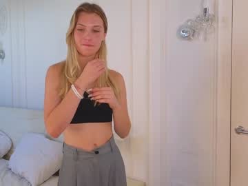 girl
        arletteeveringham cam image #5102380