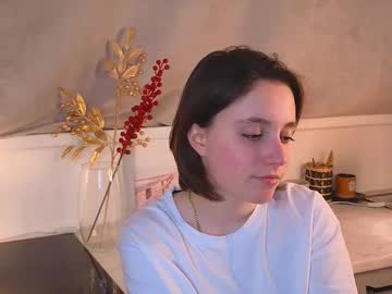 girl
        elvinabrickell cam image #6164174