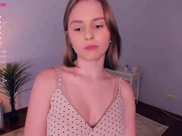 girl
        edlacovert cam image #3581475