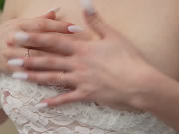 girl
        refined_style cam image #5641234