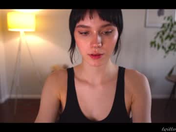 girl
        luna_ai cam image #1281545