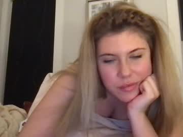 girl
        baileywest cam image #5839322