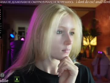 girl
        bestblondiiecb cam image #1957226