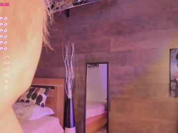 girl
        yolandabertha cam image #780647