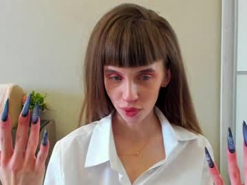 girl
        flowerofsin2001 cam image #1394853
