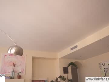 girl
        n_o_v_a cam image #51107
