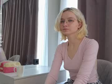girl
        cathrynbelger cam image #6170865