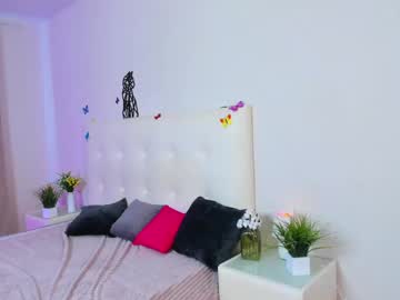 girl
        pandorapawss cam image #6566124