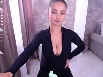 girl
        kerelai cam image #2019435