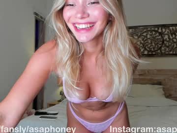 girl
        honeybae3 cam image #4289965