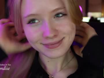 girl
        bestblondiiecb cam image #993404