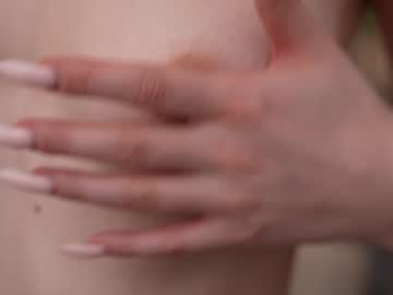 girl
        refined_style cam image #5942229