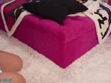 girl
        partymal cam image #4472480