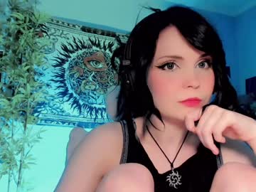 girl
        alaska_chan_ cam image #6016010